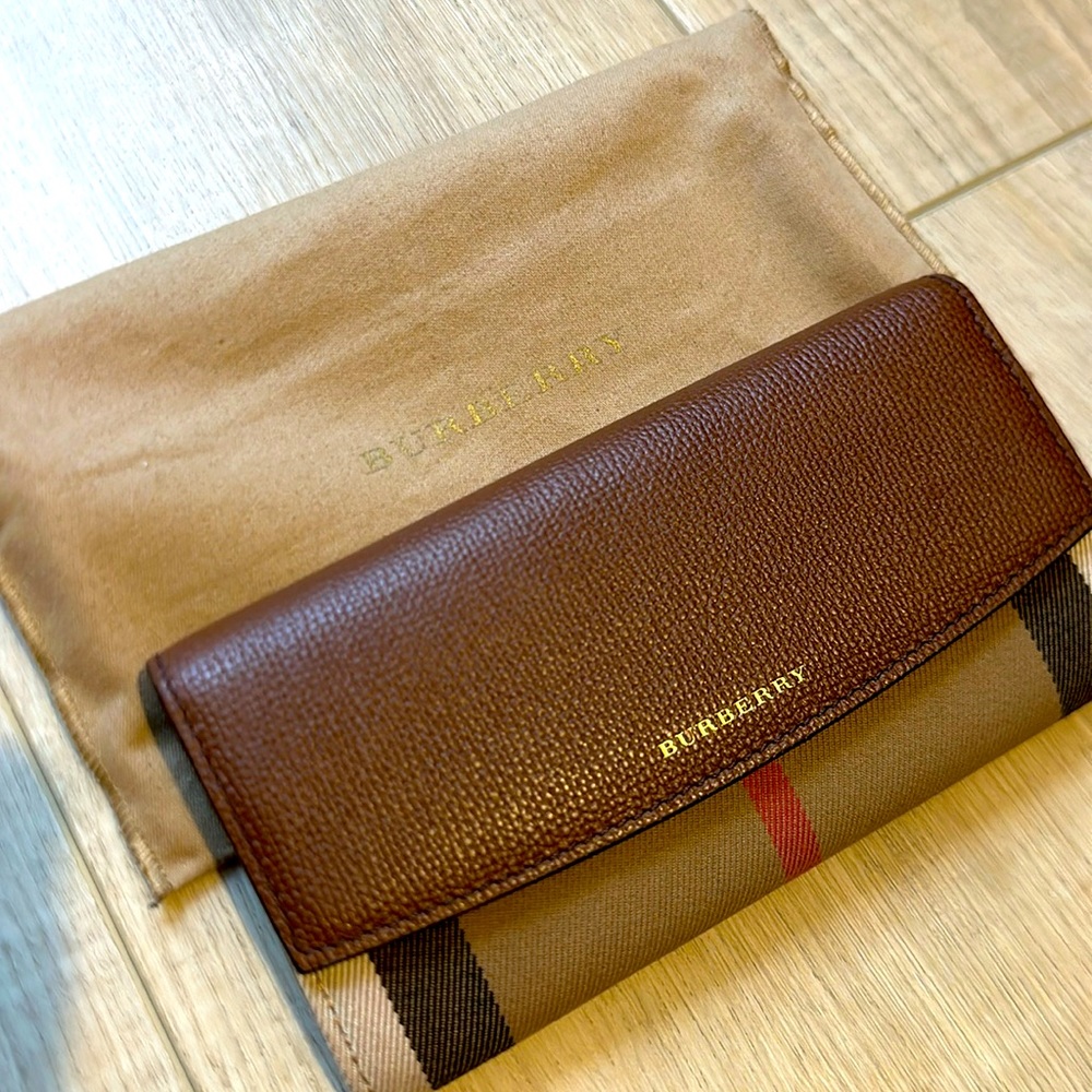 Burberry wallet